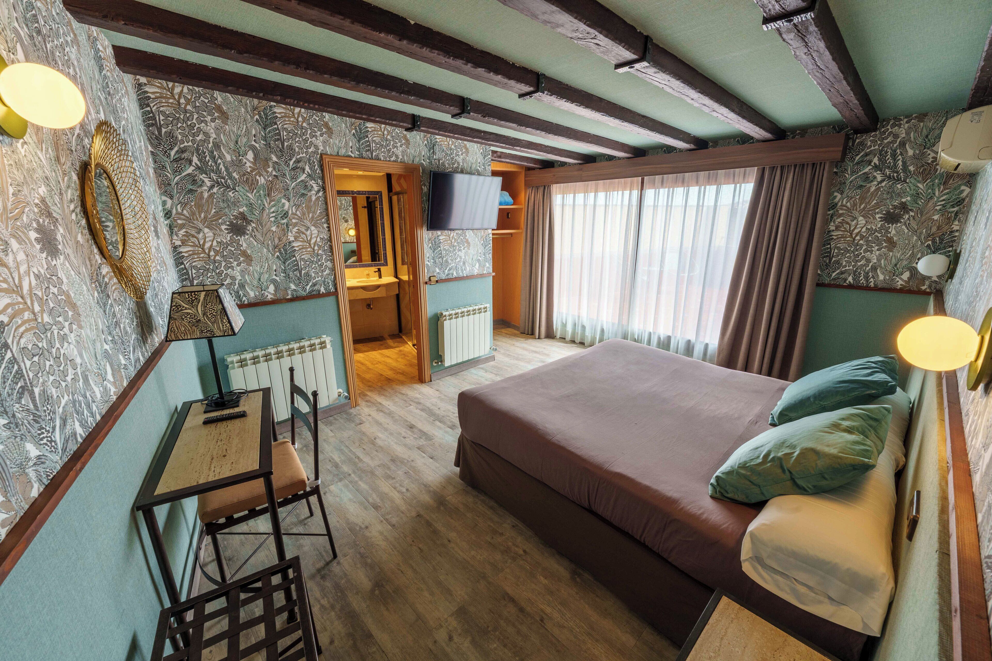 junior suite | memory-foam beds, desk, cots/infant beds, rollaway beds