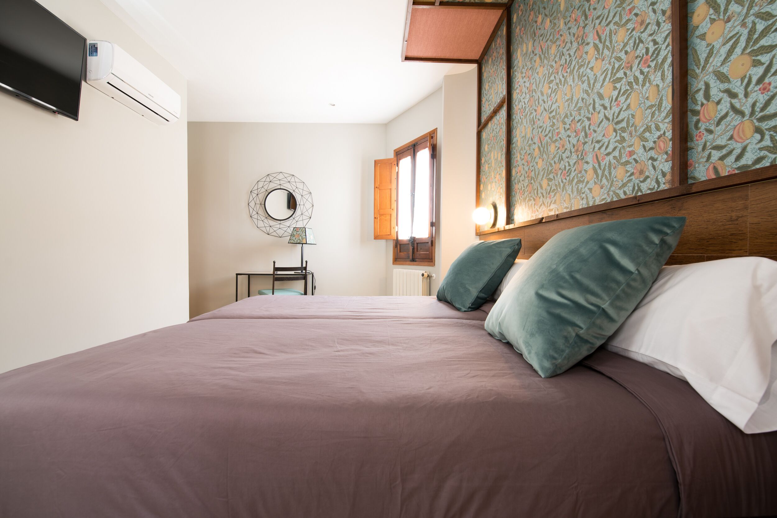 room | memory-foam beds, desk, cots/infant beds, rollaway beds