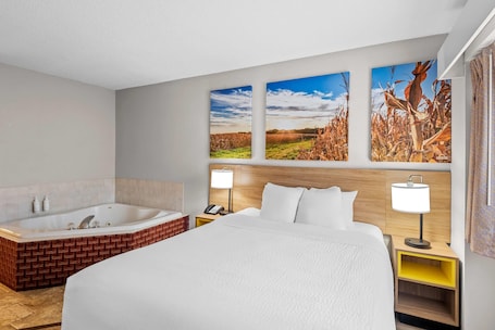 Bañera de hidromasaje. Days Inn by Wyndham Ames