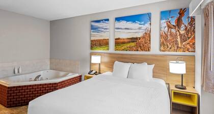 Days Inn by Wyndham Ames