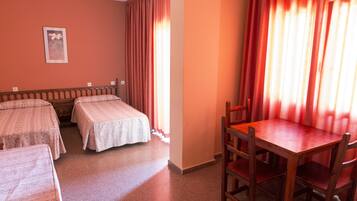 Studio | In-room safe, free cribs/infant beds, rollaway beds, WiFi