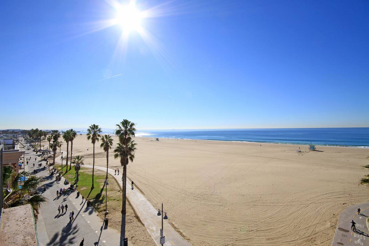 Suite, 1 Bedroom | View from property