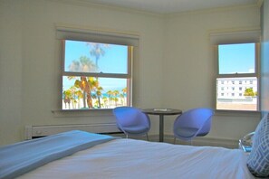 Standard Room, 1 Queen Bed, Corner | In-room safe, blackout drapes, iron/ironing board, cribs/infant beds - Cadillac (Venice)