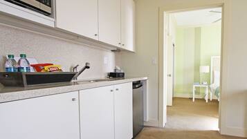 Suite, 1 Bedroom | Shared kitchen