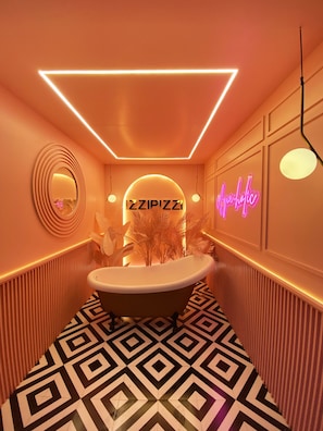 Outdoor pool, open 8:00 AM to 6:00 PM, sun loungers - Estrela Do Mar Beach Resort - A Beach Property, Goa (Calangute)