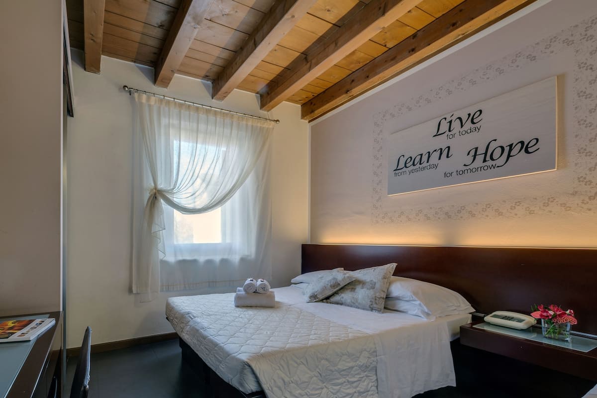 premium bedding, in-room safe, desk, soundproofing