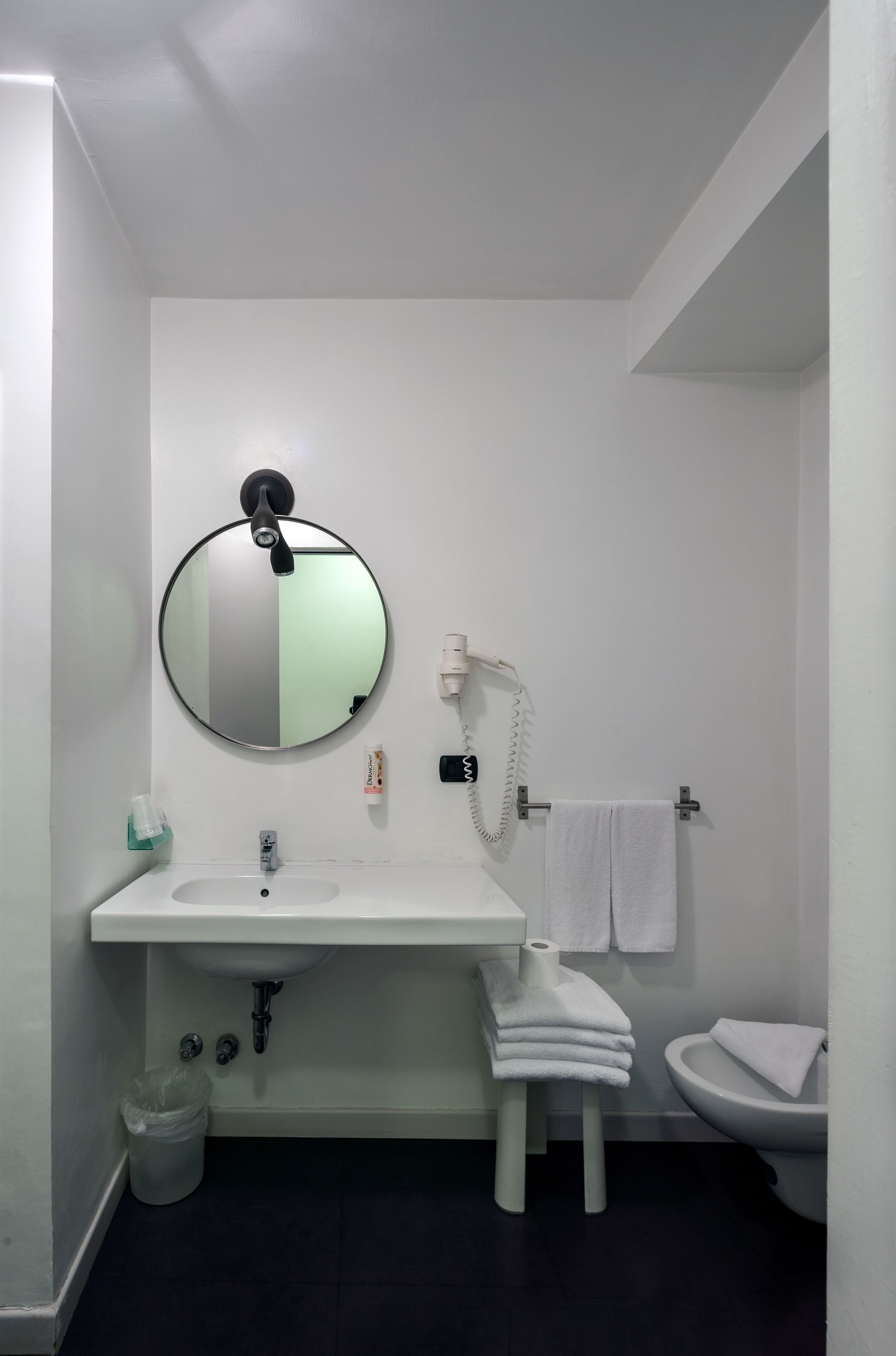 single room | bathroom | shower, free toiletries, hair dryer, bidet
