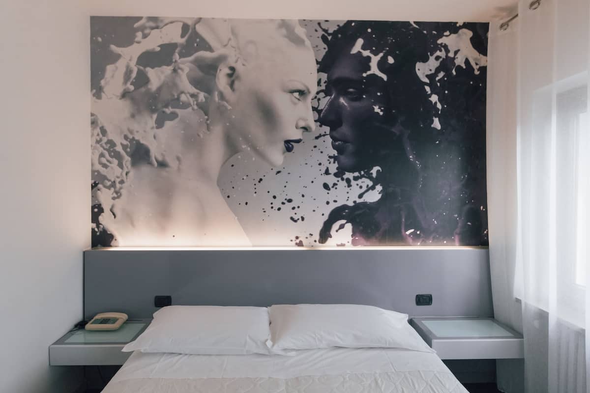 double room, 1 double bed | premium bedding, in-room safe, desk, soundproofing