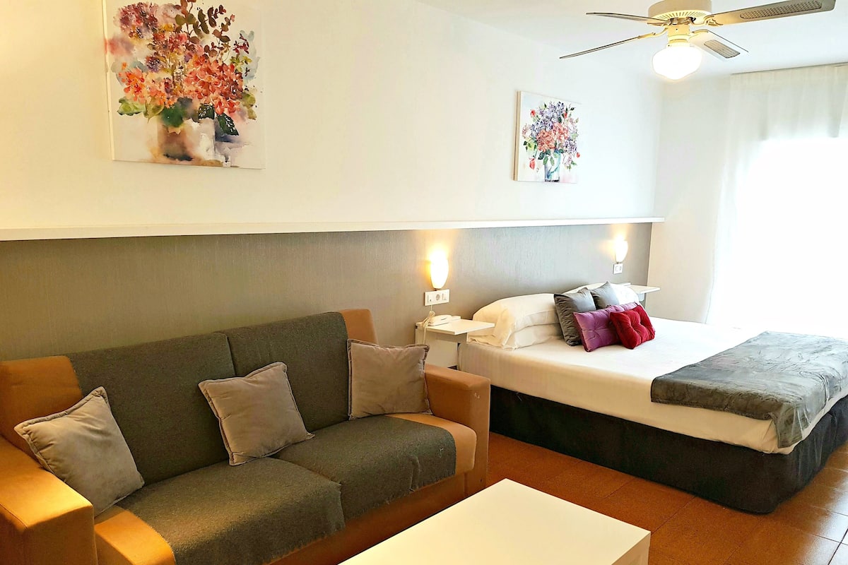 Cuna de viaje, wifi gratis, ropa de cama