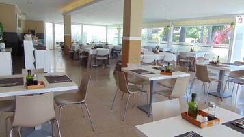 Lunch and dinner served, Spanish cuisine