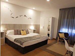 Travel cot, free WiFi, bed sheets - Hotel Campomar Playa (El Puerto de Santa Maria)