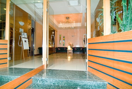 Exterior detail. Hotel Astor