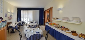 Breakfast area - Hotel Astor (Bologna)