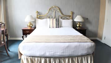 Deluxe Room, 1 Queen Bed | Premium bedding, individually decorated, individually furnished