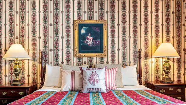 Habitación superior, 1 cama de matrimonio grande | Ropa de cama de alta calidad y cortinas opacas