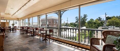 Free daily continental breakfast