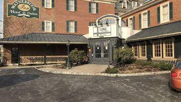 Vista frontal de la propiedad