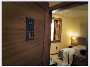 1 bedroom, premium bedding, down duvets, minibar