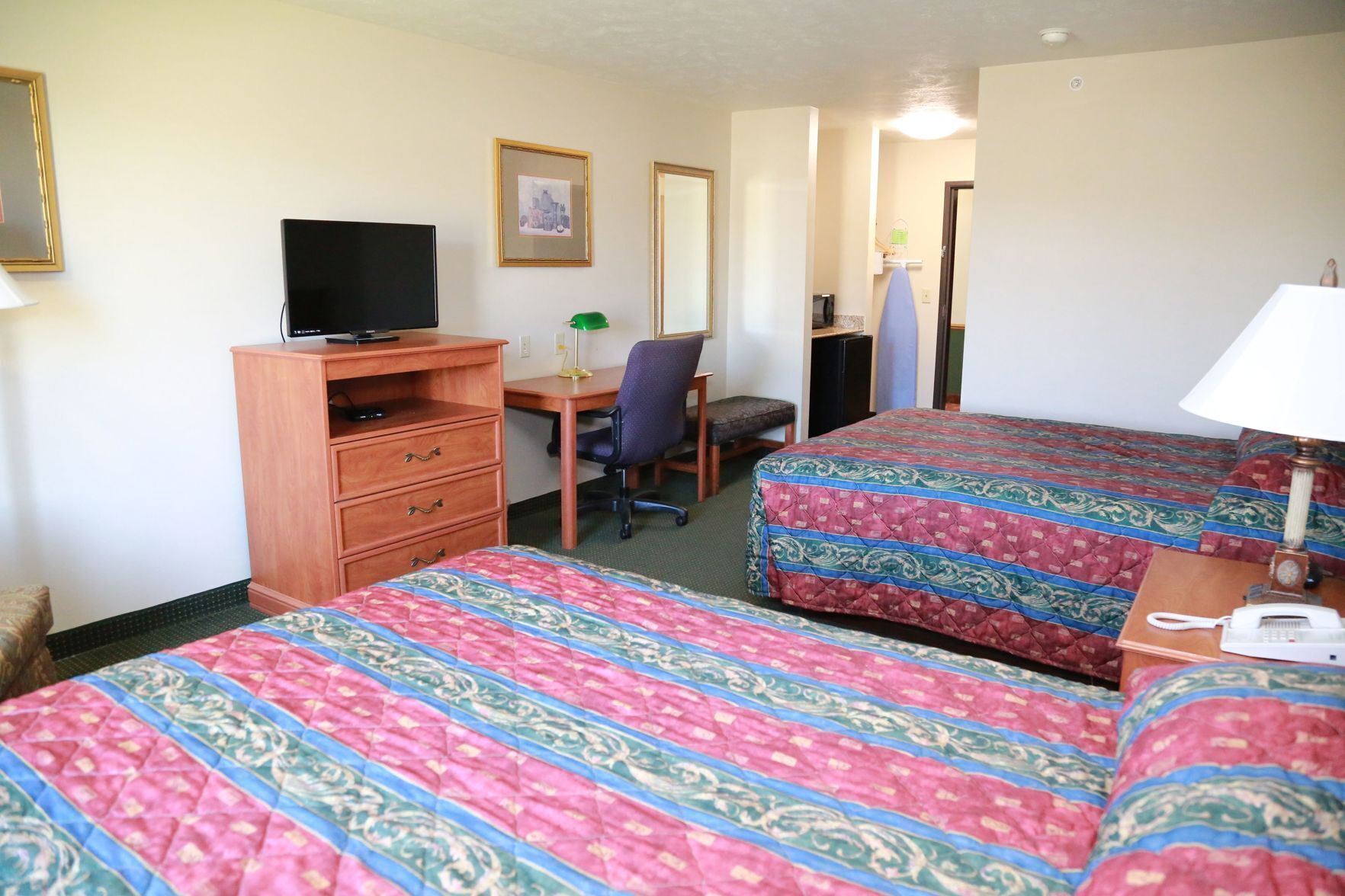 Desk, laptop workspace, iron/ironing board, free WiFi