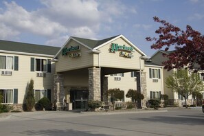 Property entrance - Horizon Inn and Suites (West Point)