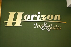A sign for Horizon Inn & Suites with a simple, elegant design.