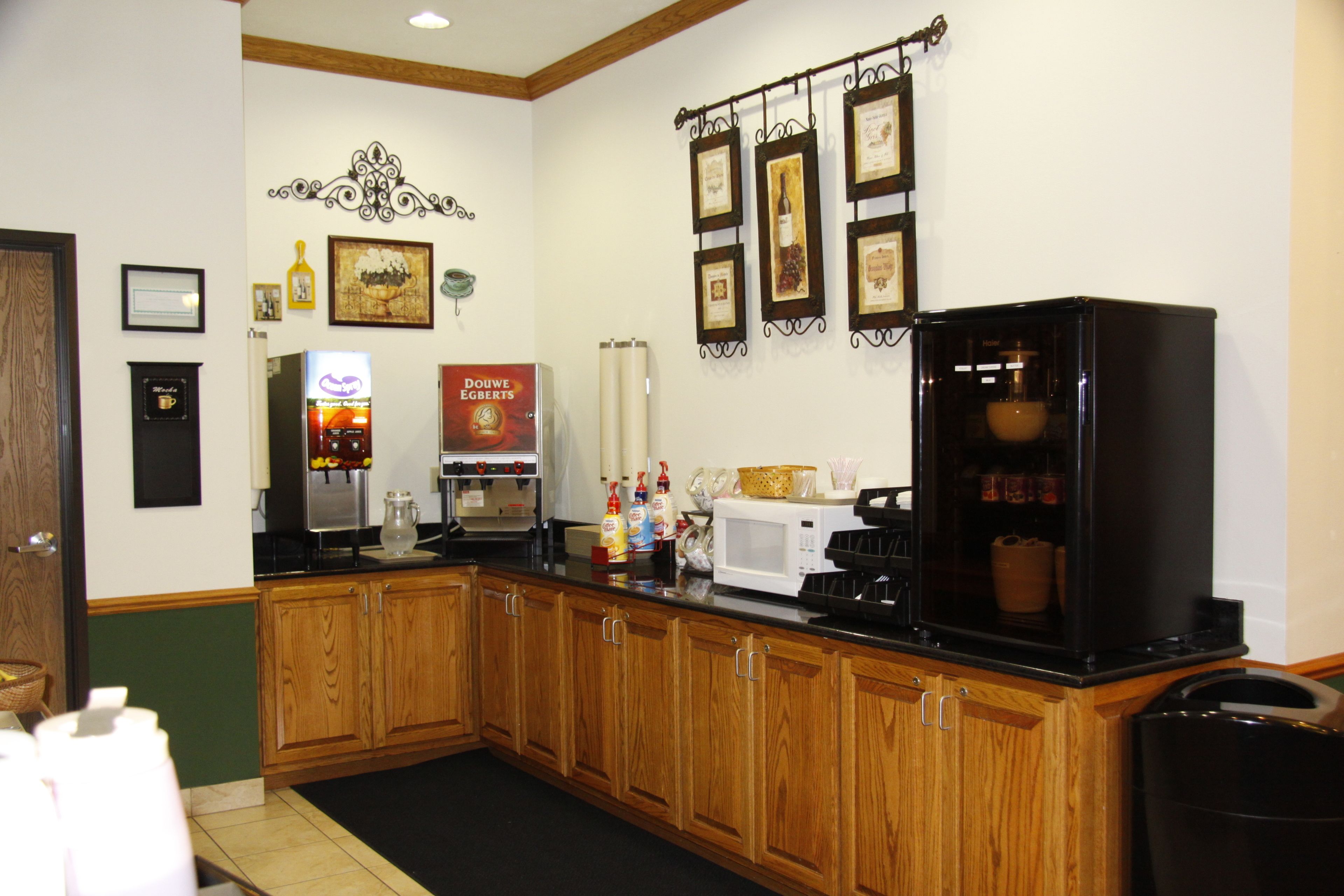 含每日吃到飽早餐