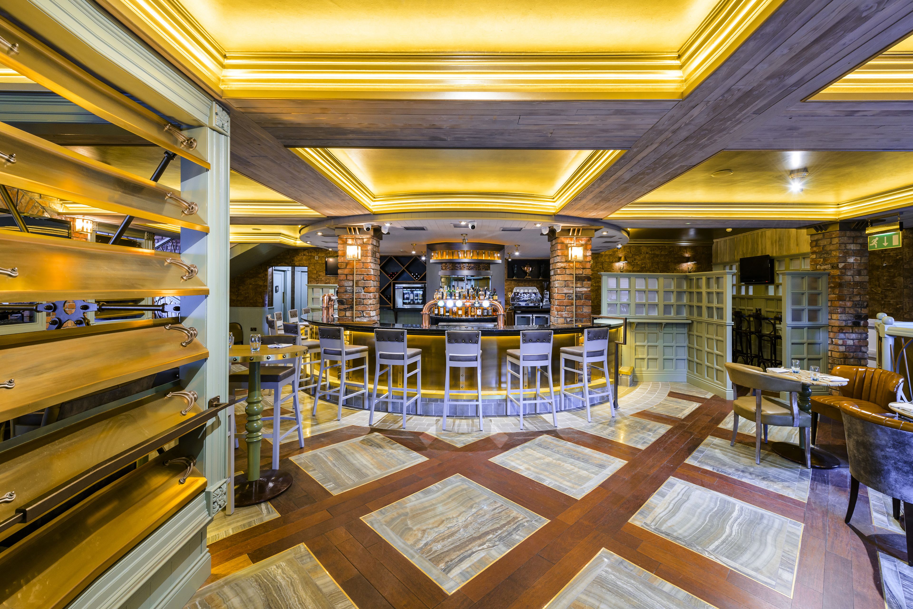 gastropub, al fresco dining, open daily