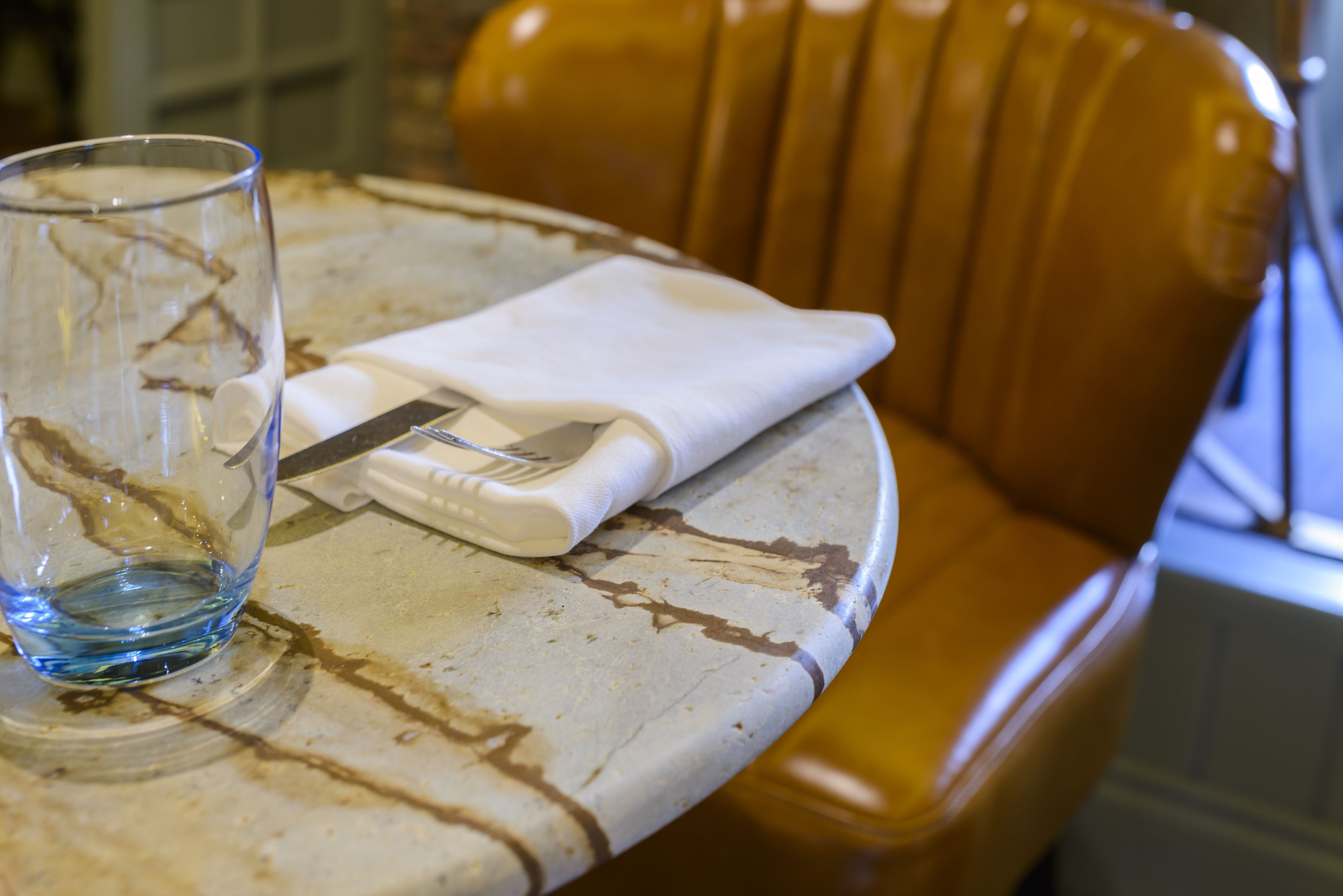 2 restaurants, breakfast served