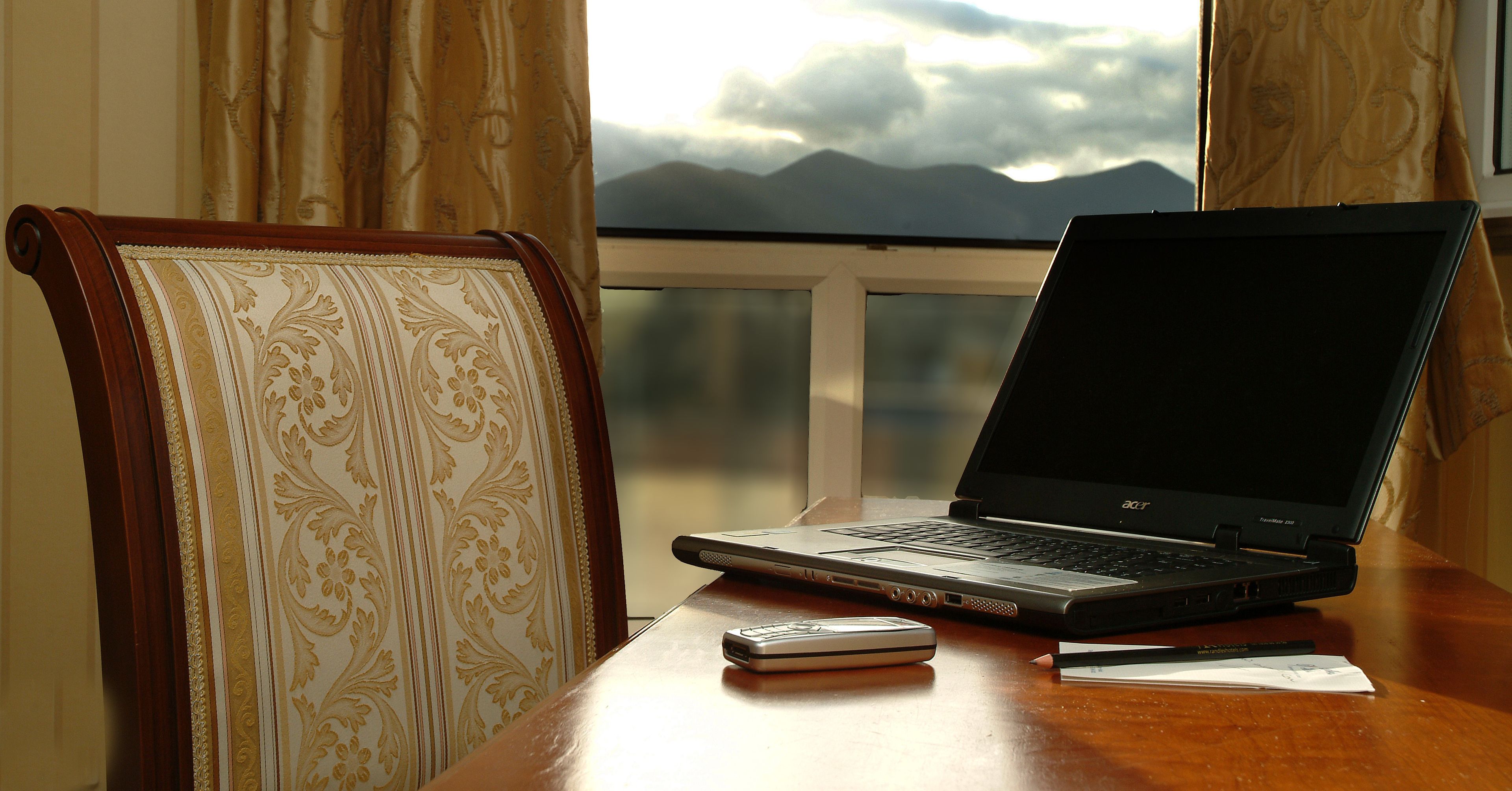 comfort single room | in-room business centre