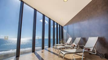 Sauna, hot tub, steam room, Turkish bath/hammam, body treatments