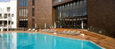 Indoor pool, 2 outdoor pools, pool umbrellas, pool loungers