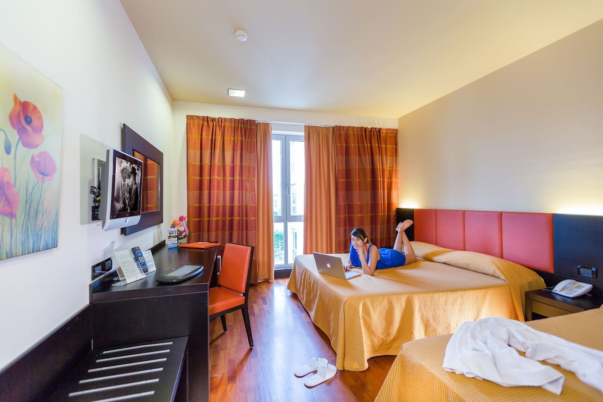 Triple Double + bed | 意大利 Frette 床单、高档床上用品、记忆海绵床垫、迷你吧