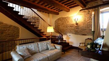 Presidential Suite | Minibar, in-room safe, desk, cribs/infant beds