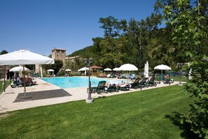Outdoor pool - Borgo Hotel Le Terre del Verde (Gualdo Tadino)