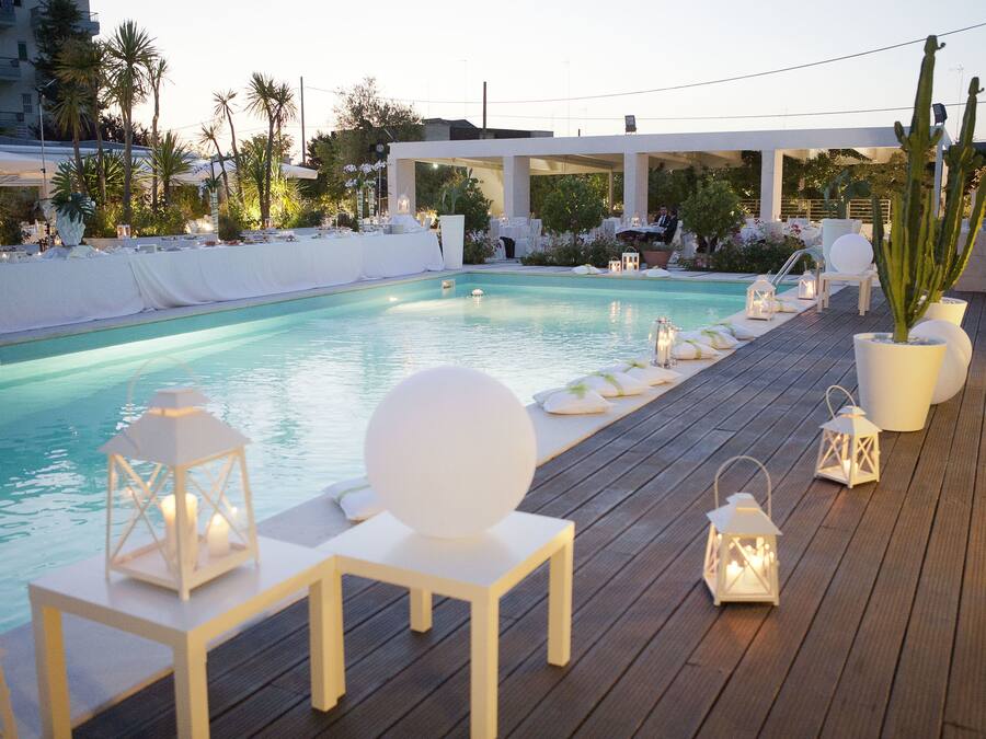 Outdoor pool, pool loungers
