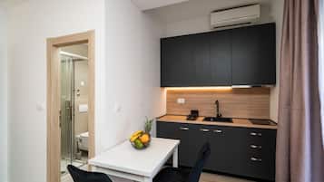 Studio with Balcony | Private kitchen | Fridge, microwave, stovetop, coffee/tea maker