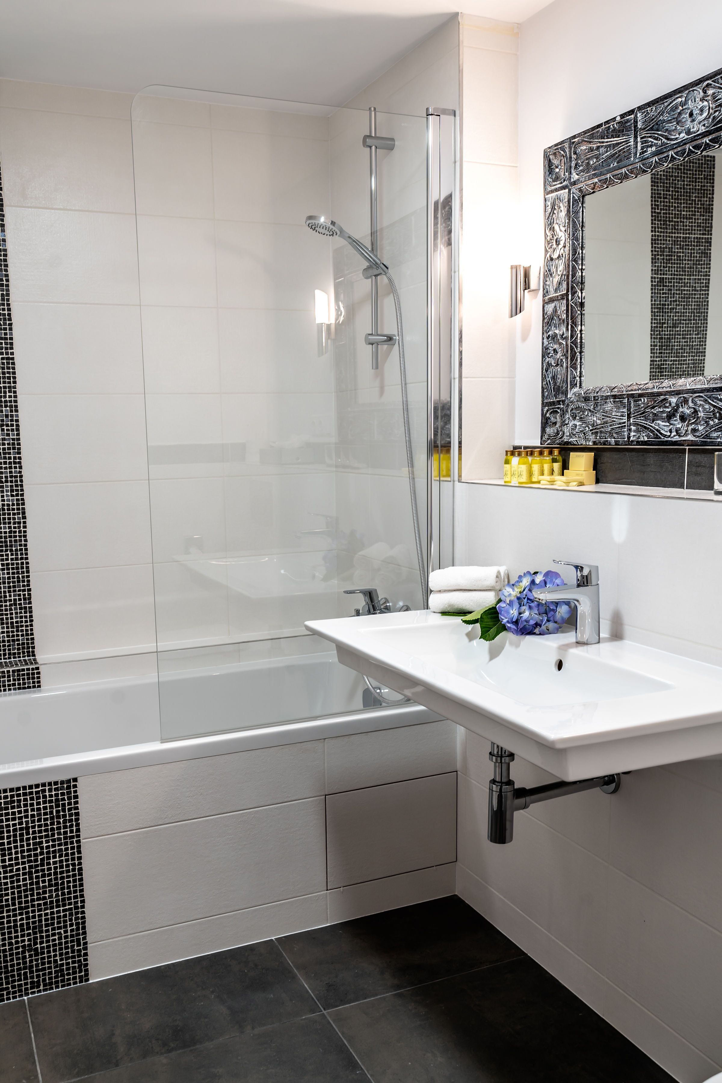 standard double or twin room | bathroom | free toiletries, hair dryer, towels