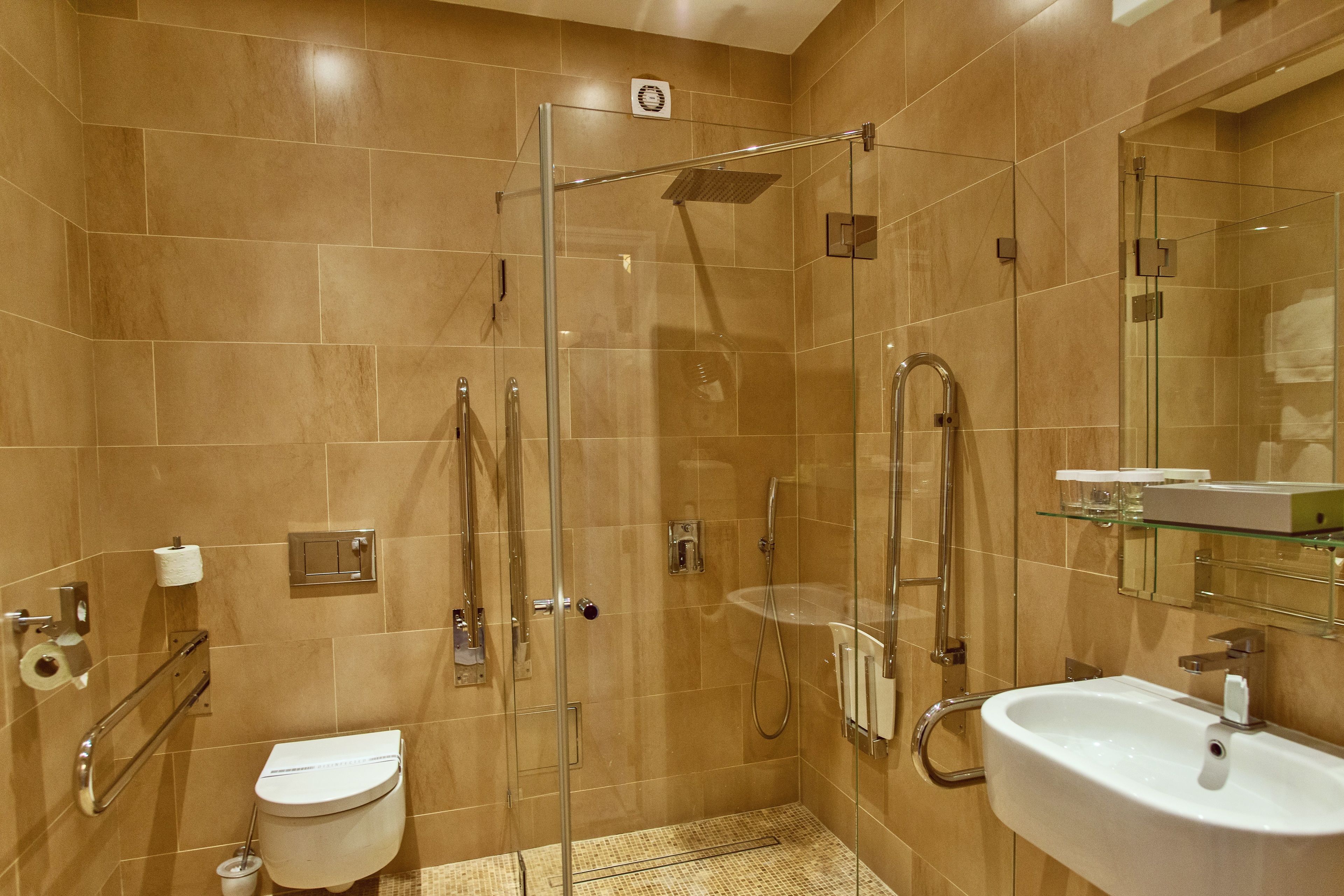 standard triple room | bathroom | free toiletries, hair dryer, towels