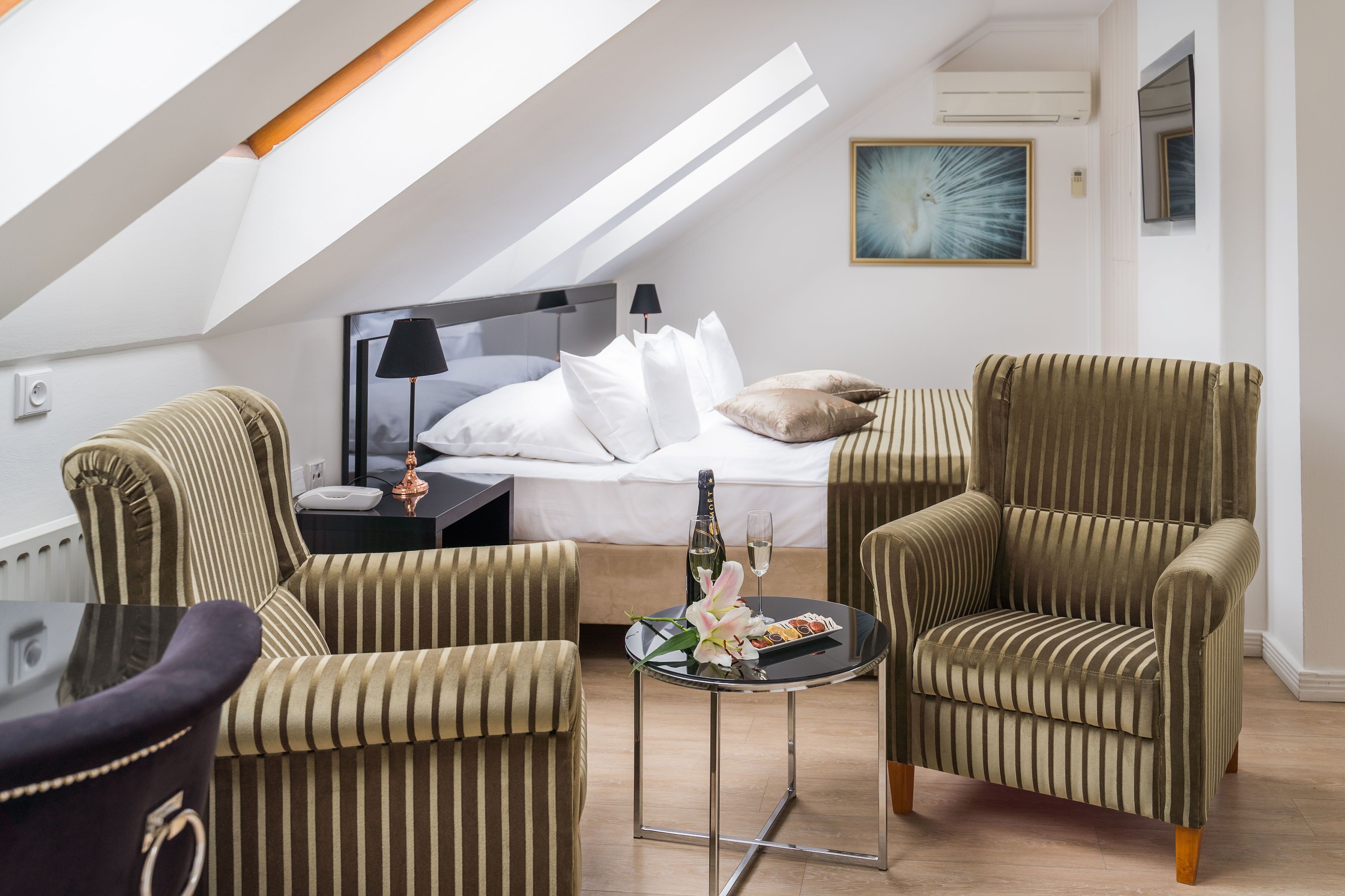 hypo-allergenic bedding, minibar, in-room safe, desk