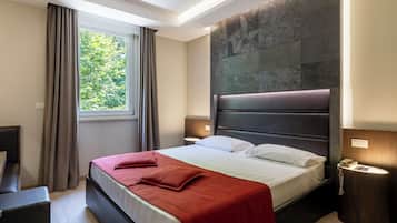 Hypo-allergenic bedding, free minibar, in-room safe, desk