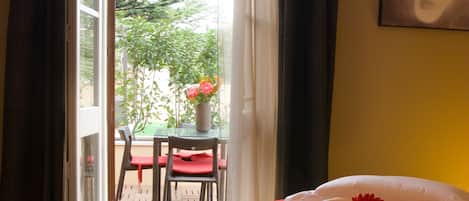 Deluxe Double Room | Hypo-allergenic bedding, free minibar, in-room safe, desk