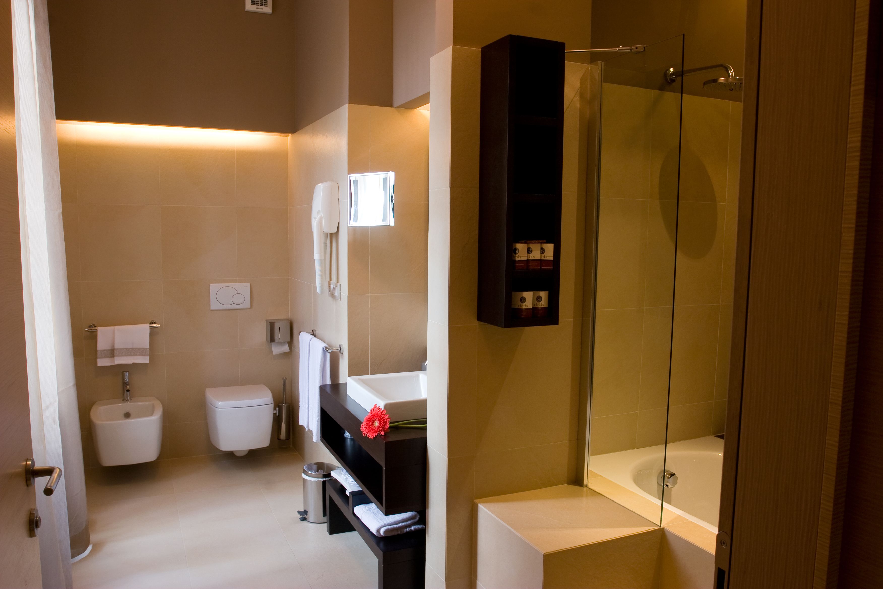 deluxe double room | bathroom | free toiletries, hair dryer, towels
