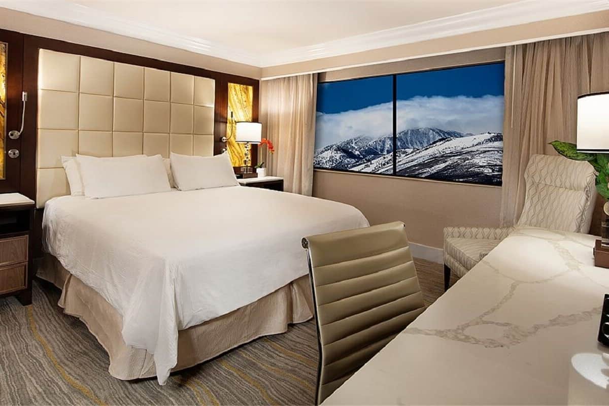 Hochwertige Bettwaren, Pillowtop-Betten, Zimmersafe, Schreibtisch