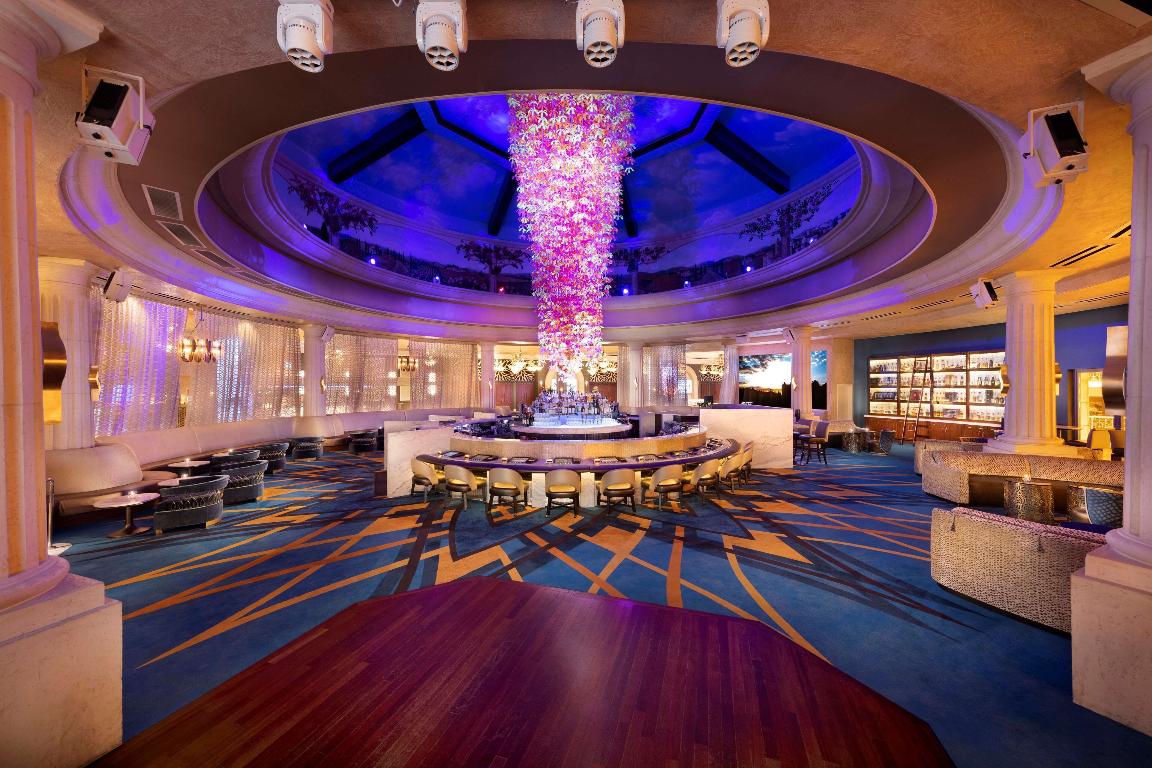 15 bars/lounges, poolside bar