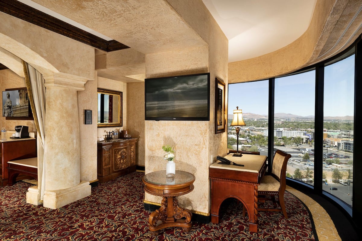 Habitación, 1 cama King size, para no fumadores, refrigerador | Vista desde la habitación