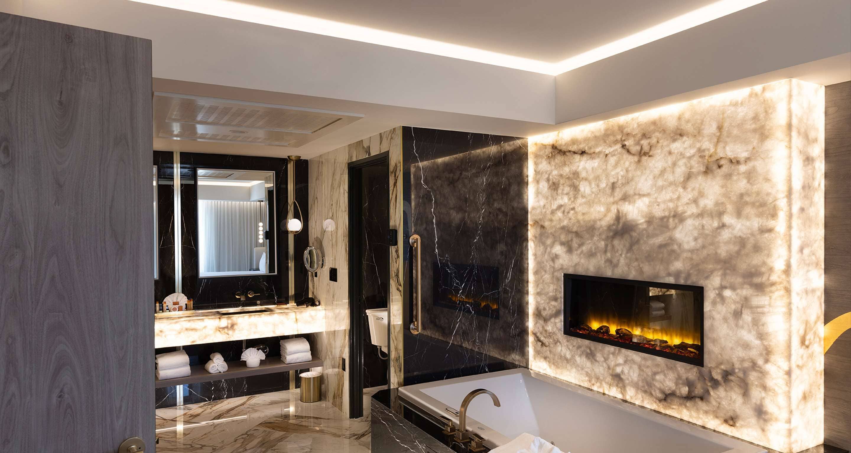 Luxury Suite, 1 King Bed, Non Smoking, Jetted Tub (Separate Living Room) | Bathroom | Free toiletries, hair dryer, towels