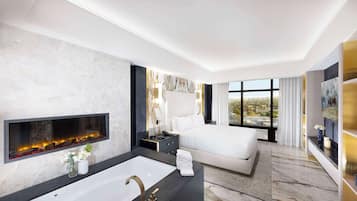 Penthouse Suite, 1 King Bed, Smoking, Jetted Tub (Separate Living Room) | 1 室のベッドルーム、高級寝具、セーフティボックス (室内)、デスク