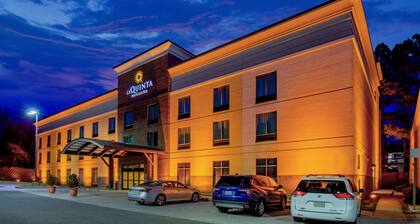 La Quinta Inn & Suites by Wyndham Bel Air/I-95 Exit 77A