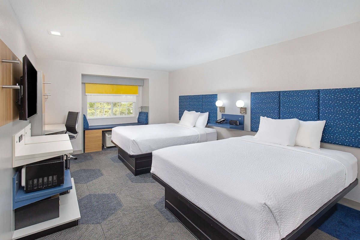 Premium bedding, down duvets, in-room safe, desk