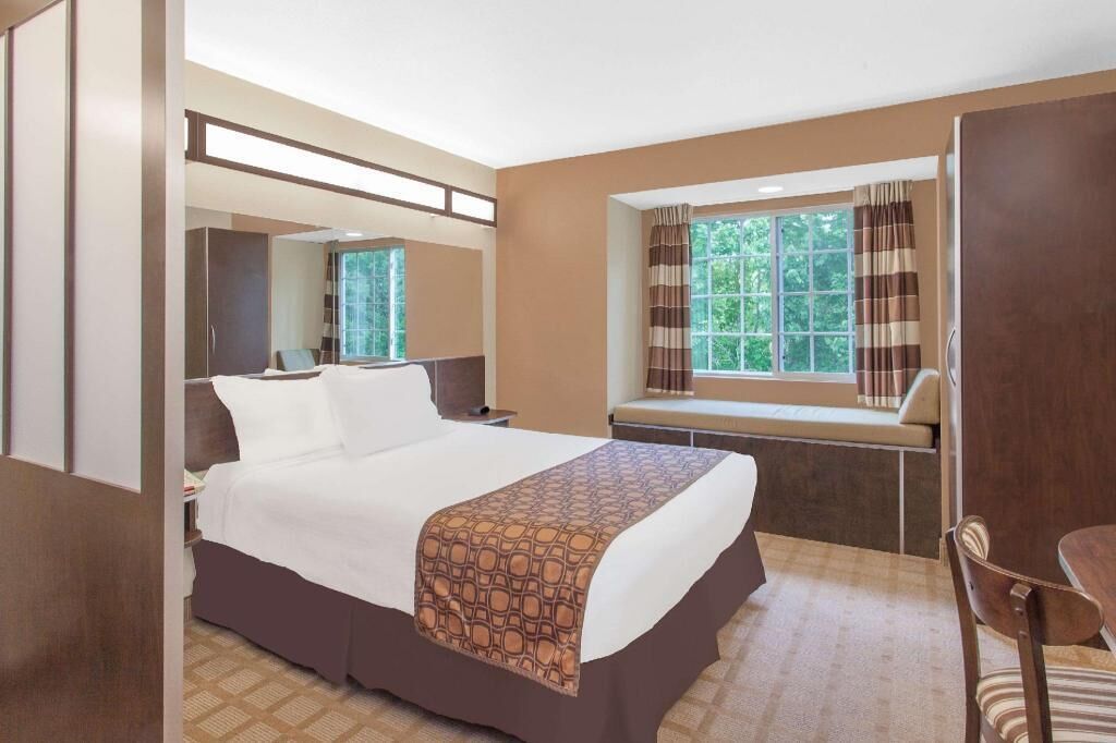 Premium bedding, down comforters, in-room safe, desk